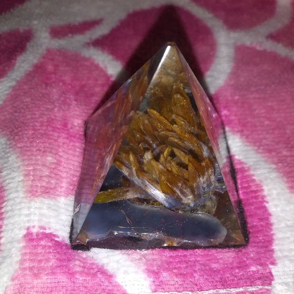Resin Pyramids - Picture 5 of 8